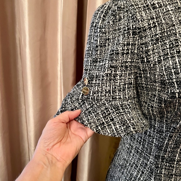 NWOT DKNY Black & White Stretch Woven Fit & Flare Bell Sleeve Dress US Size 8 - Picture 4 of 9